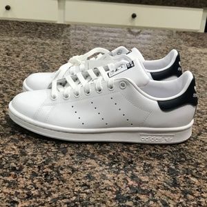 stan smith tennis shoes